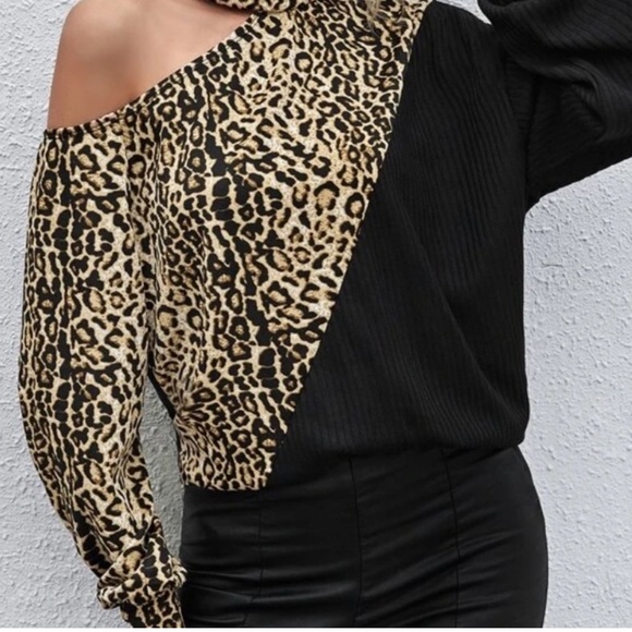 Beautiful woman high neck leopard color block tops - Picture 5 of 6